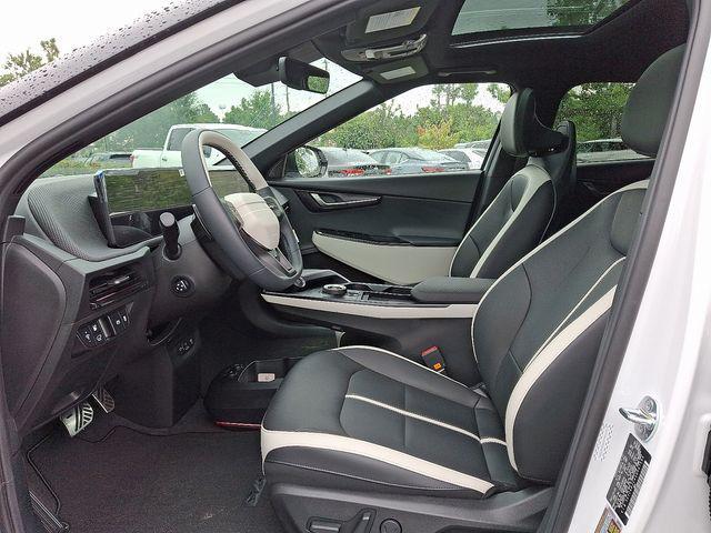 Photo of 2025 Glacier White Pearl Kia EV6
