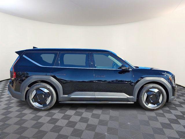 Photo of 2024 Aurora Black Pearl Kia EV9