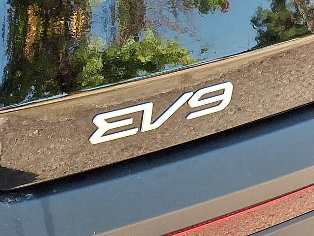 Photo of 2024 Aurora Black Pearl Kia EV9