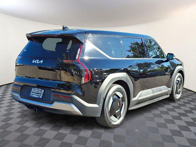 Photo of 2024 Aurora Black Pearl Kia EV9