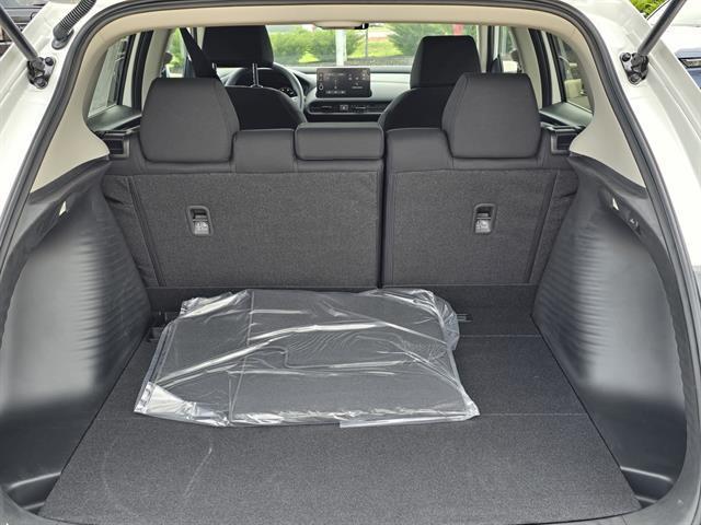 Photo of 2026 Platinum White Pearl Honda HR-V