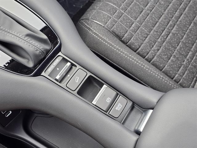 Photo of 2026 Platinum White Pearl Honda HR-V