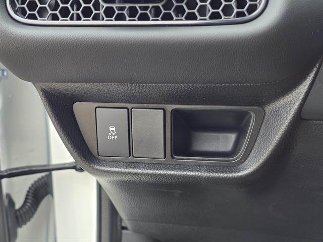 Photo of 2026 Platinum White Pearl Honda HR-V