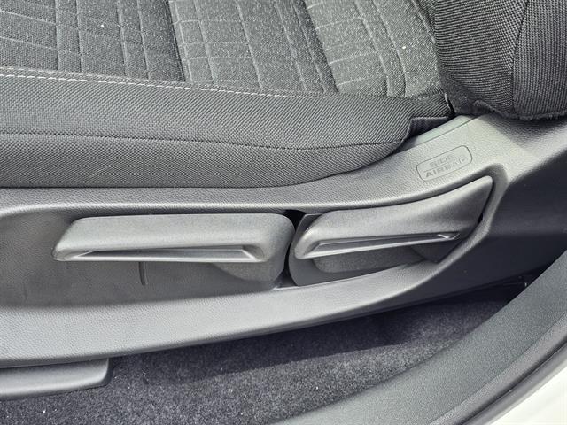 Photo of 2026 Platinum White Pearl Honda HR-V