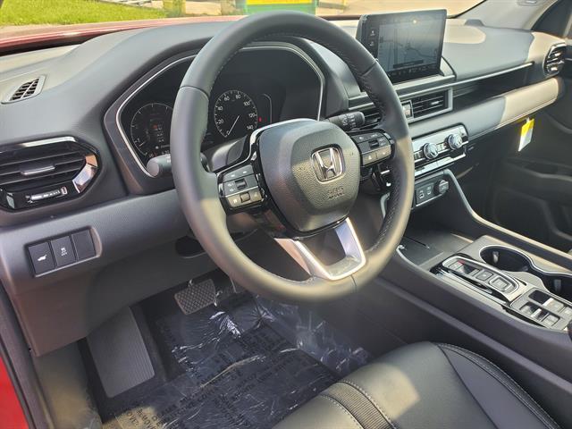 Photo of 2025 Radiant Red Metallic II Honda Pilot
