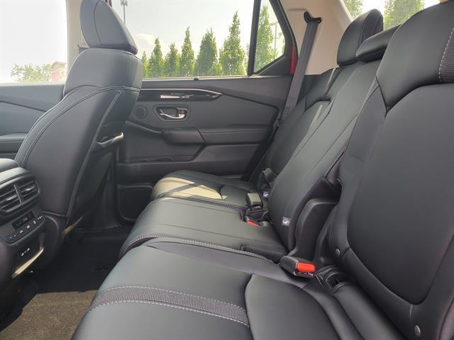 Photo of 2025 Radiant Red Metallic II Honda Pilot