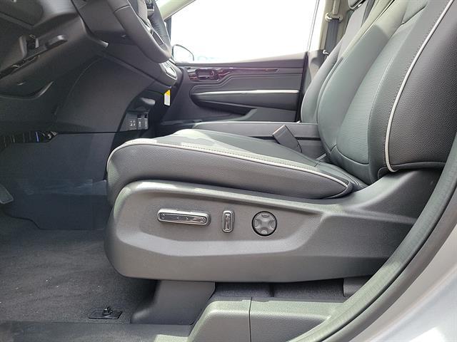 Photo of 2026 Solar Silver Metallic Honda Odyssey