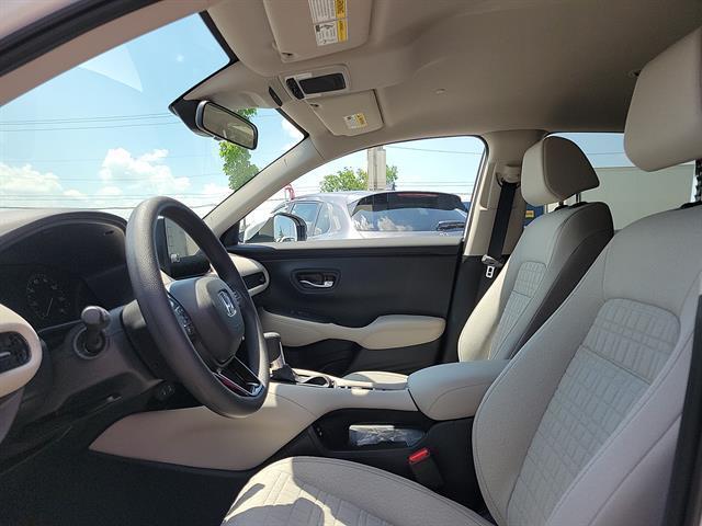 Photo of 2026 Platinum White Pearl Honda HR-V