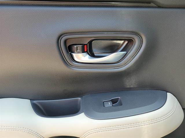Photo of 2026 Platinum White Pearl Honda HR-V
