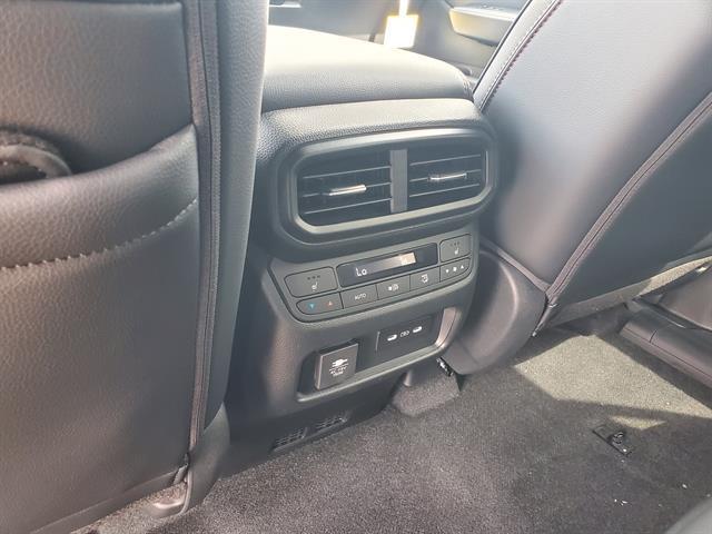 Photo of 2025 Platinum White Pearl Honda Pilot