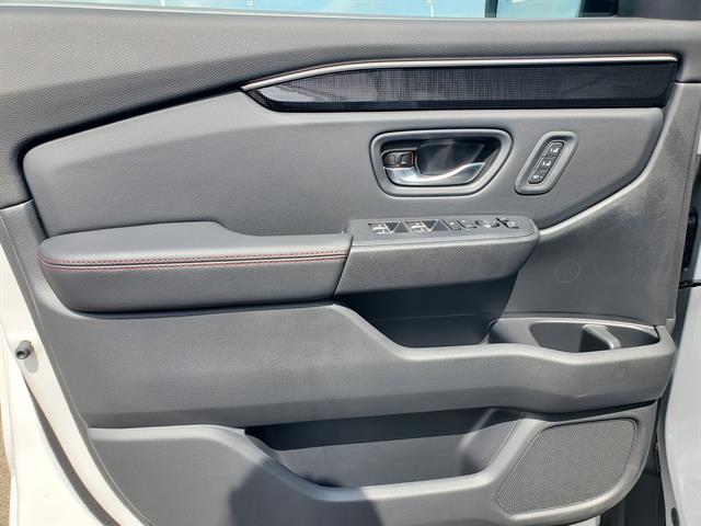 Photo of 2025 Platinum White Pearl Honda Pilot