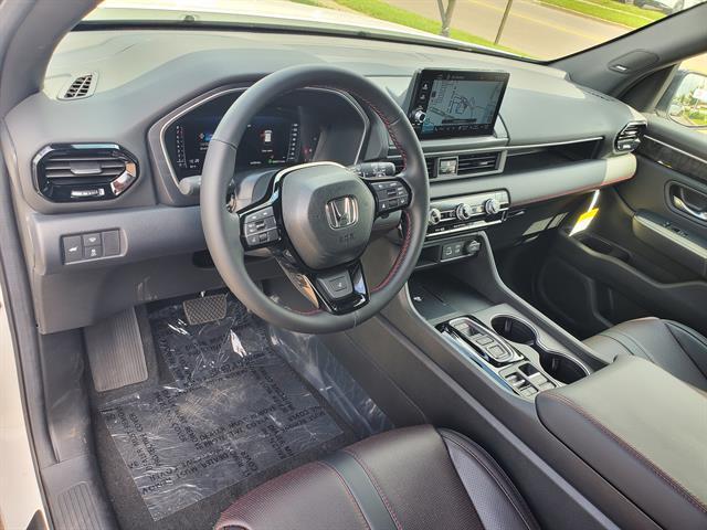 Photo of 2025 Platinum White Pearl Honda Pilot