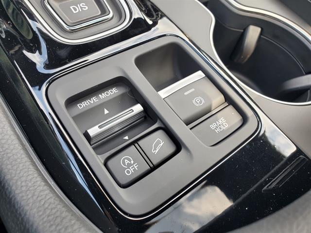 Photo of 2025 Platinum White Pearl Honda Pilot