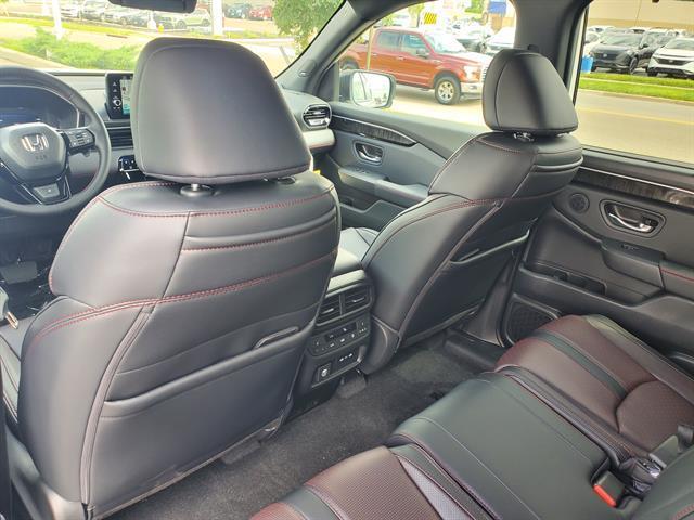 Photo of 2025 Platinum White Pearl Honda Pilot