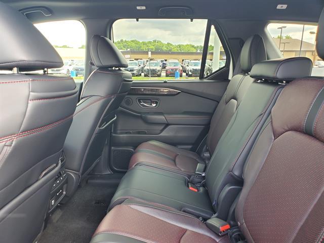 Photo of 2025 Platinum White Pearl Honda Pilot