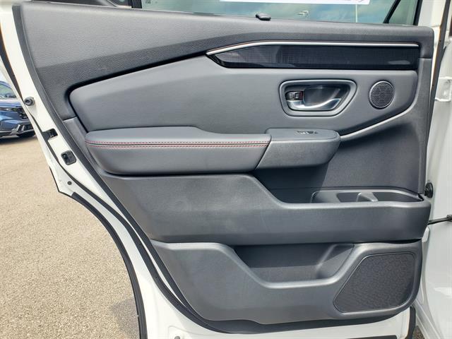 Photo of 2025 Platinum White Pearl Honda Pilot