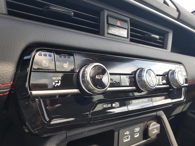 Photo of 2025 Platinum White Pearl Honda Pilot