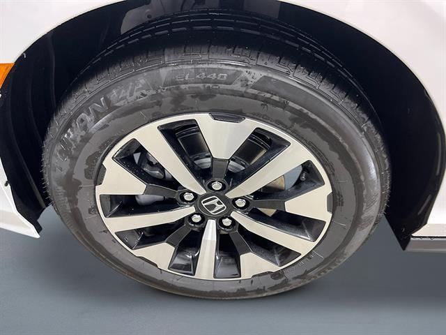 Photo of 2026 Platinum White Pearl Honda Odyssey