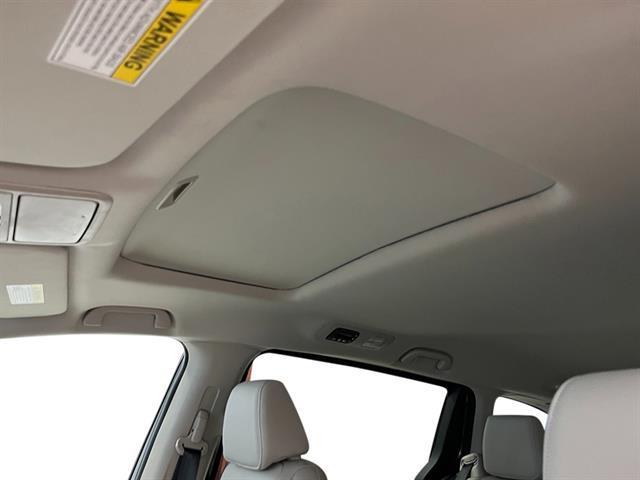 Photo of 2026 Platinum White Pearl Honda Odyssey
