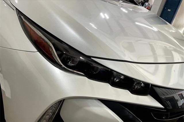 Photo of 2021 Super White Toyota Prius Prime