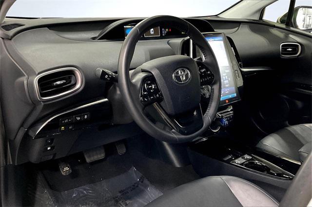 Photo of 2021 Super White Toyota Prius Prime