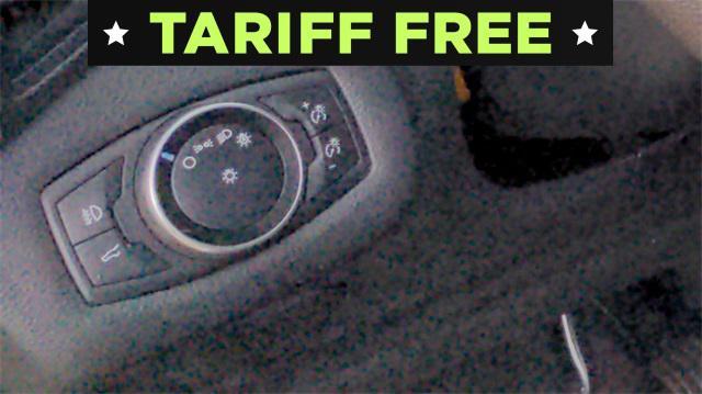 Photo of 2017 Ingot Silver Ford Escape