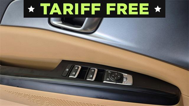 Photo of 2023 Aurora Black Pearl Kia Carnival