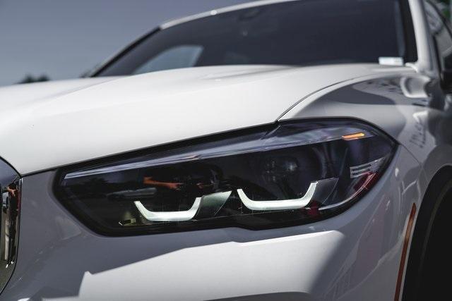 Photo of 2023 Alpine White BMW X5