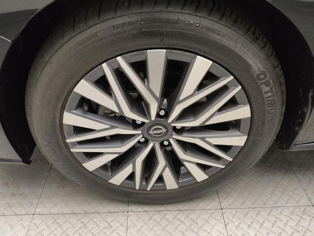 Photo of 2024 Super Black Nissan Altima