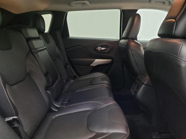 Photo of 2018 Gray Jeep Cherokee