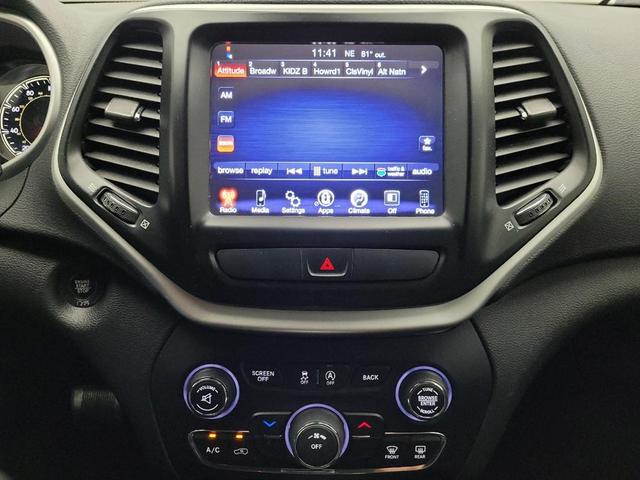 Photo of 2018 Gray Jeep Cherokee