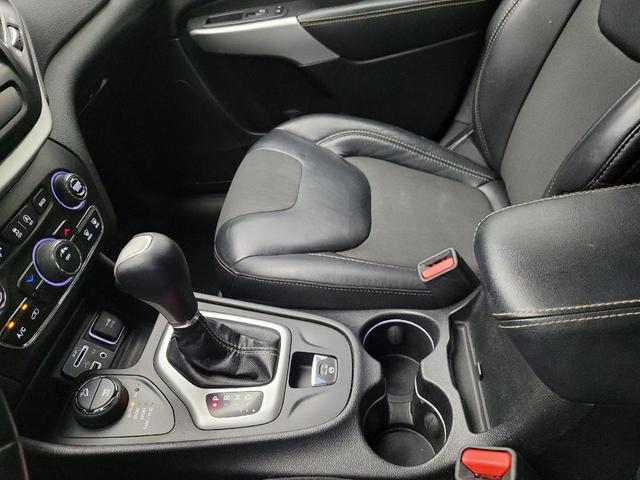 Photo of 2018 Gray Jeep Cherokee