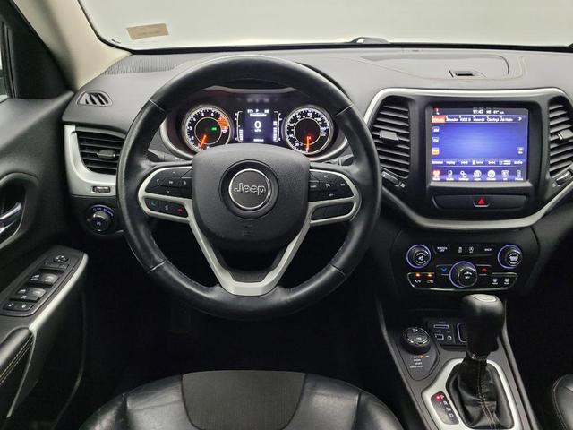 Photo of 2018 Gray Jeep Cherokee