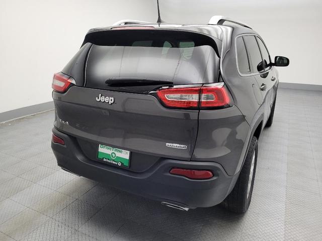 Photo of 2018 Gray Jeep Cherokee