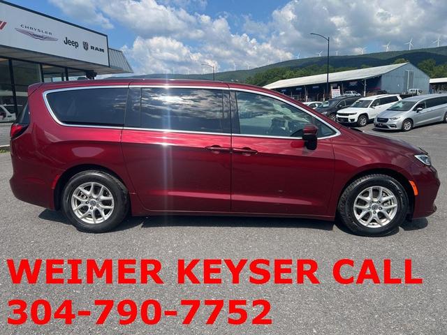 Photo of 2023 Velvet Red Pearlcoat Chrysler Pacifica