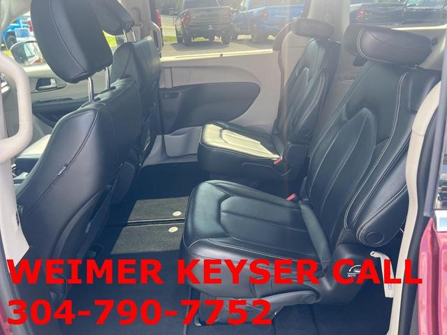 Photo of 2023 Velvet Red Pearlcoat Chrysler Pacifica