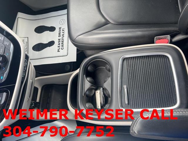 Photo of 2023 Velvet Red Pearlcoat Chrysler Pacifica
