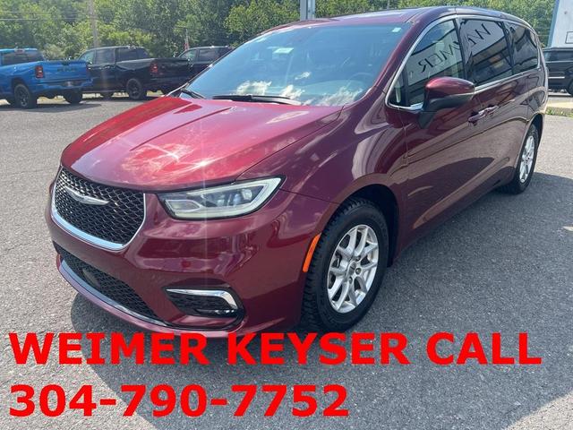 Photo of 2023 Velvet Red Pearlcoat Chrysler Pacifica