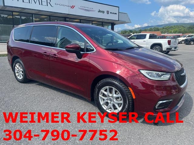 Photo of 2023 Velvet Red Pearlcoat Chrysler Pacifica