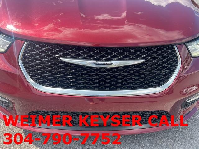 Photo of 2023 Velvet Red Pearlcoat Chrysler Pacifica