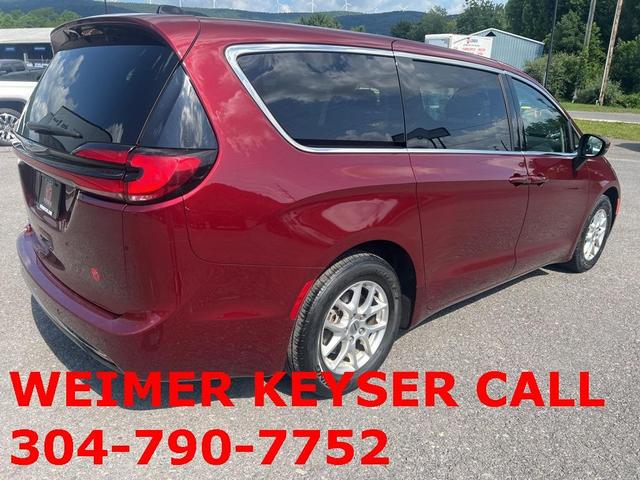 Photo of 2023 Velvet Red Pearlcoat Chrysler Pacifica