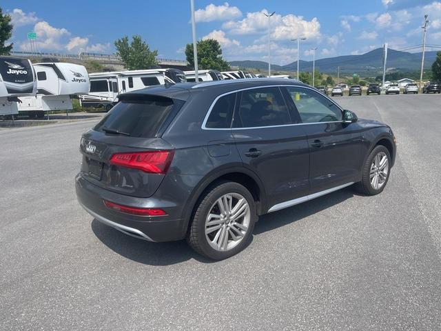 Photo of 2019 Manhattan Gray Metallic Audi Q5