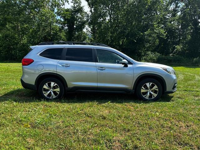 Photo of 2022 Ice Silver Metallic Subaru Ascent