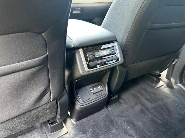 Photo of 2022 Ice Silver Metallic Subaru Ascent