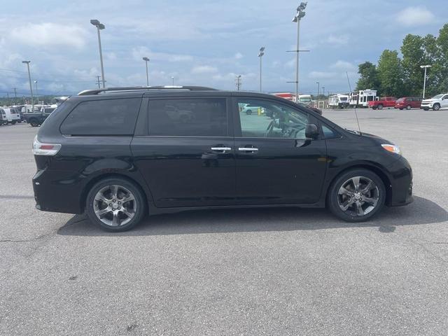 Photo of 2013 Black Toyota Sienna