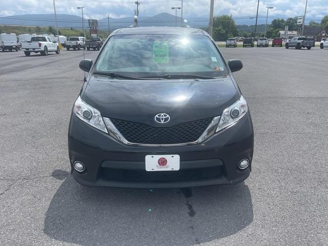 Photo of 2013 Black Toyota Sienna