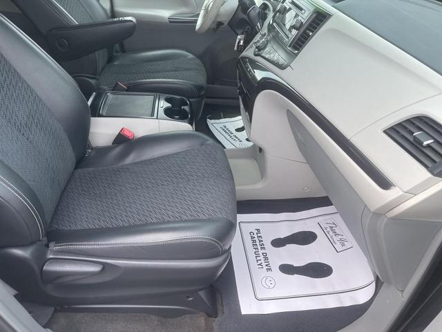Photo of 2013 Black Toyota Sienna