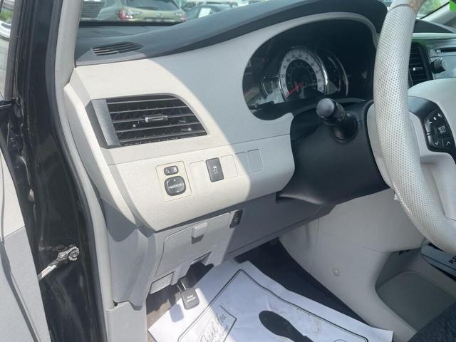 Photo of 2013 Black Toyota Sienna