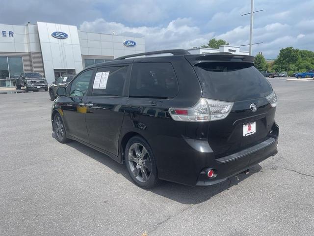 Photo of 2013 Black Toyota Sienna