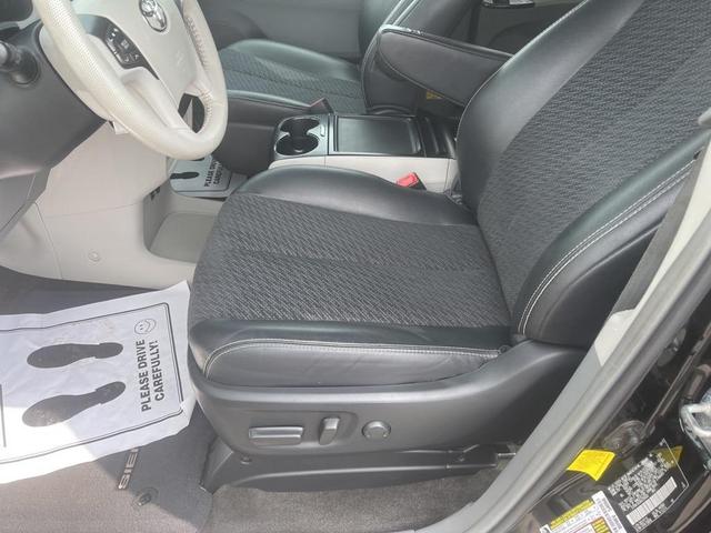 Photo of 2013 Black Toyota Sienna